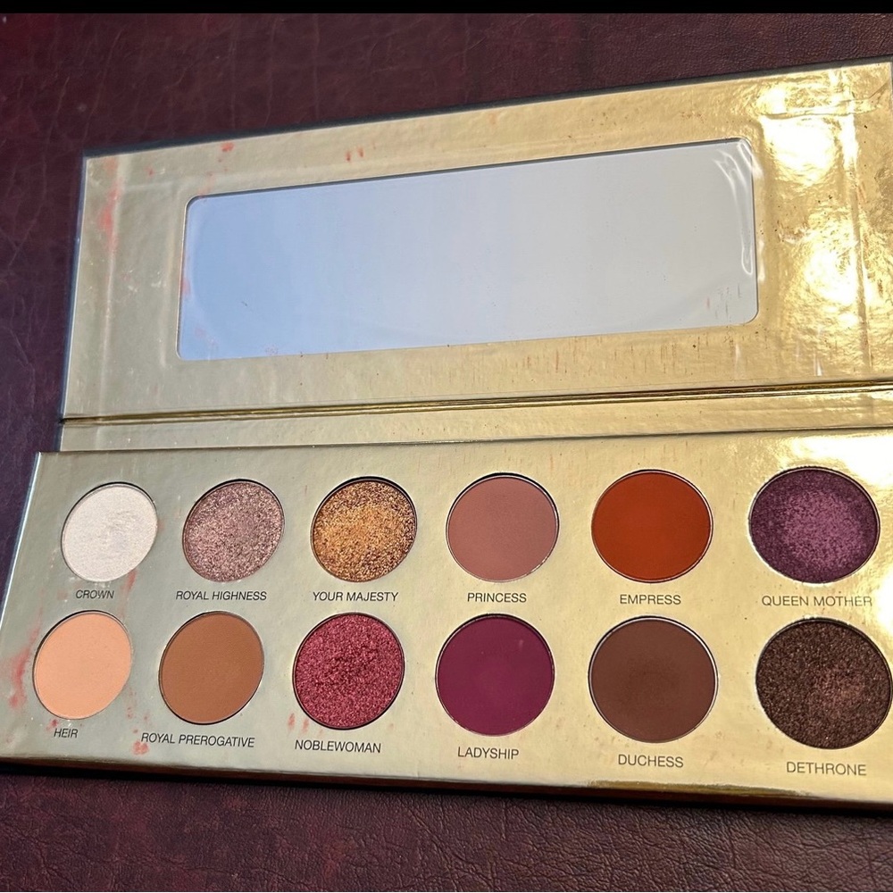 Eyeshadow Palette with Rich Colors